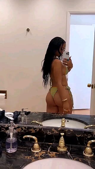 shenseea bikini mirror'