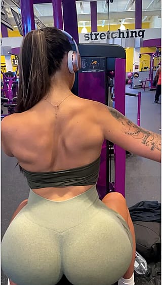 Back day but my booty is distracting lol'