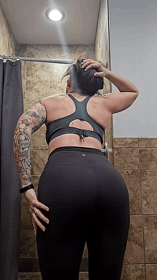 Hint of booty sweat'