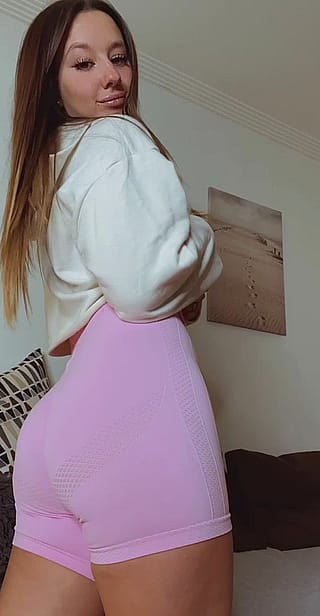 wanted to show off my pink yoga shorts :)'