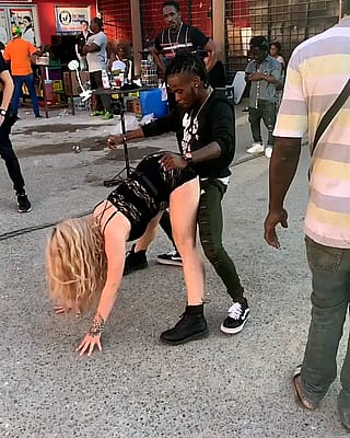 DAGGERING WHITE GIRL'