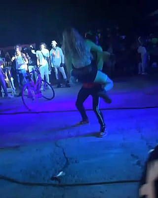 DAGGERING ITALIAN GIRL'