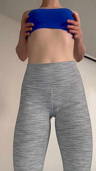 Showing off my petite figure in my lululemon leggings'