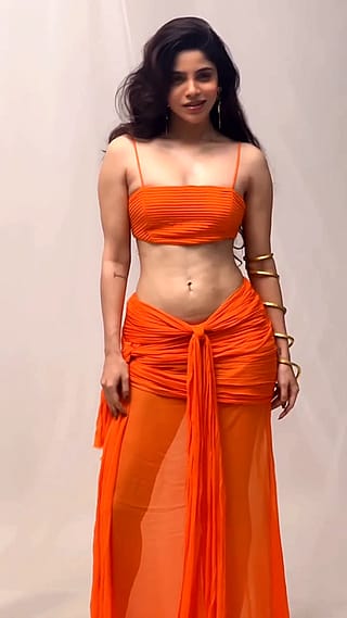 Divyabharathi'