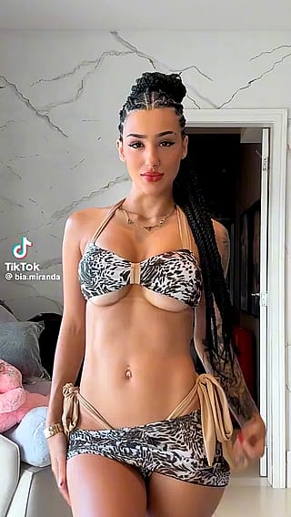 Bia Miranda (@bia.miranda)'