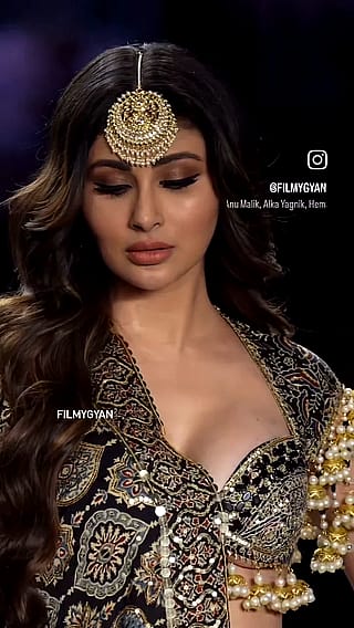 Mouni Roy'