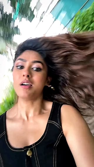 Mrunal Thakur'