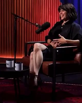 Neve Campbell’s hot legs'