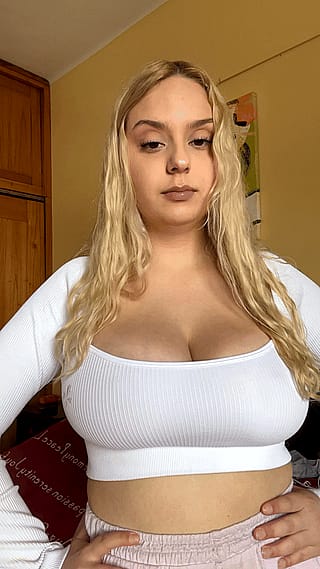 Only thing missing is a dick between my big boobs'