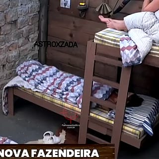 Nathalia Valente pagando peitinho (Fazenda15)'