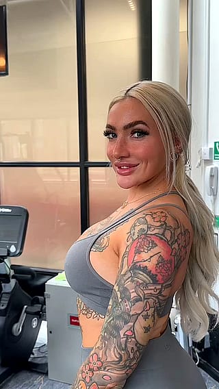 Slim thick tattooed blonde at the gym'