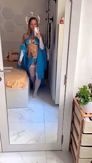 Don't mind me, I'm just casually showing off my new Zelda inspired costume 🥺'